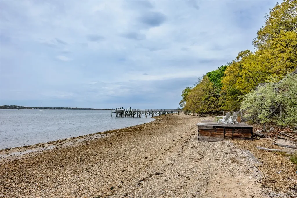 10 Pine Path Port Jefferson NY 11777