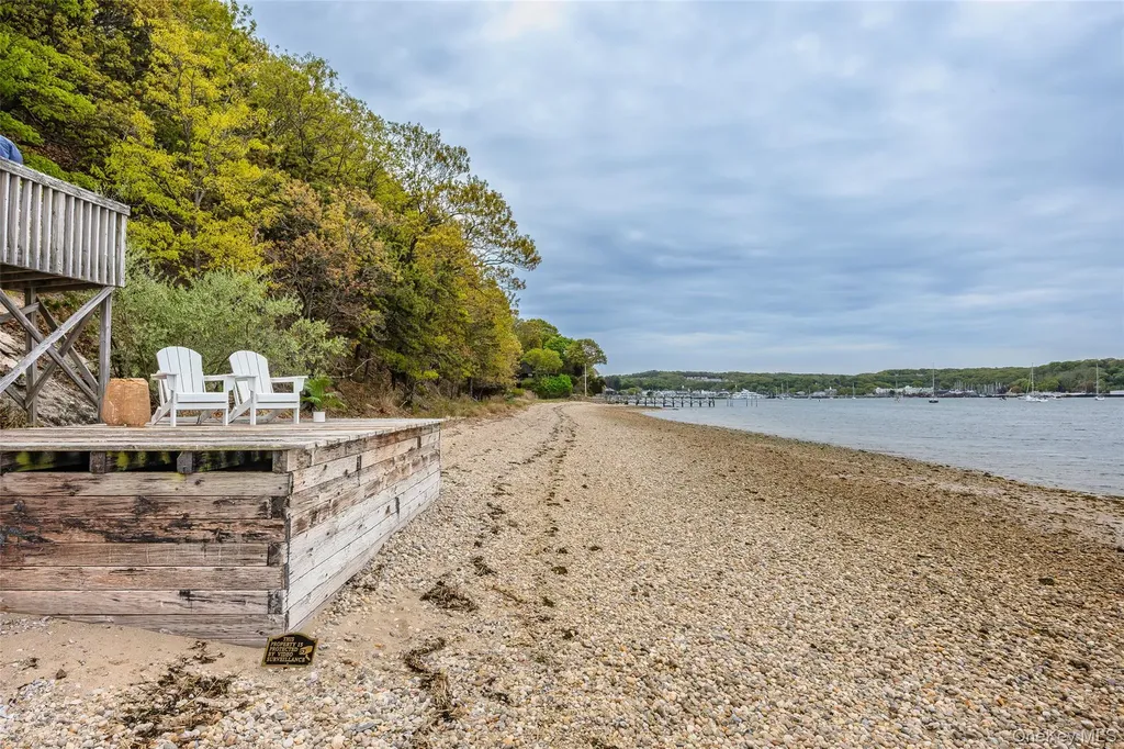 10 Pine Path Port Jefferson NY 11777