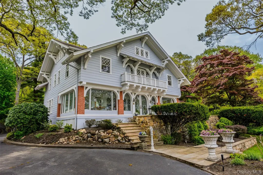 10 Pine Path Port Jefferson NY 11777