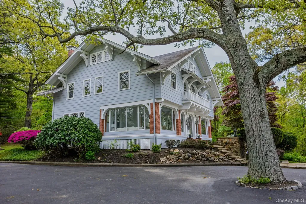 10 Pine Path Port Jefferson NY 11777