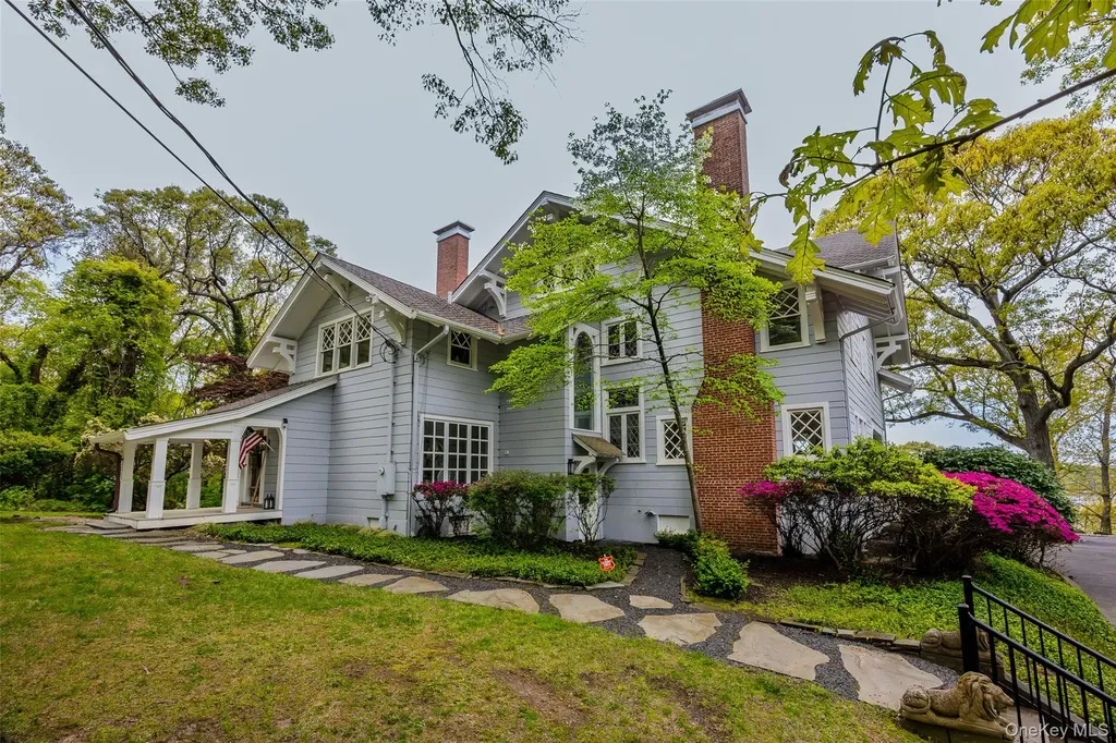 10 Pine Path Port Jefferson NY 11777