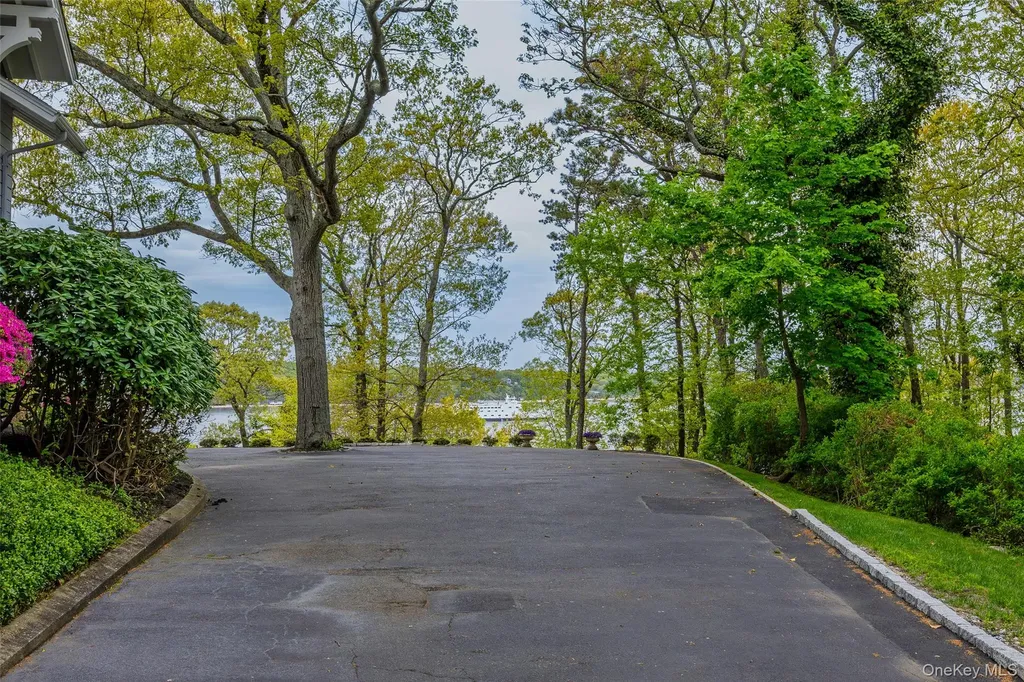 10 Pine Path Port Jefferson NY 11777