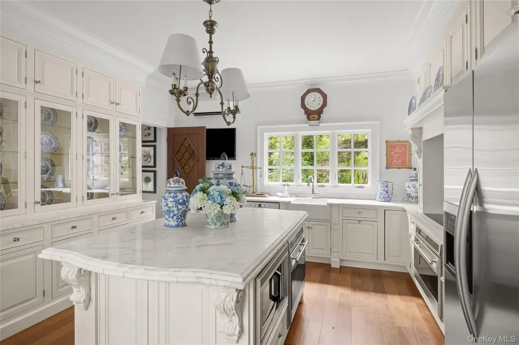 10 Pine Path Port Jefferson NY 11777