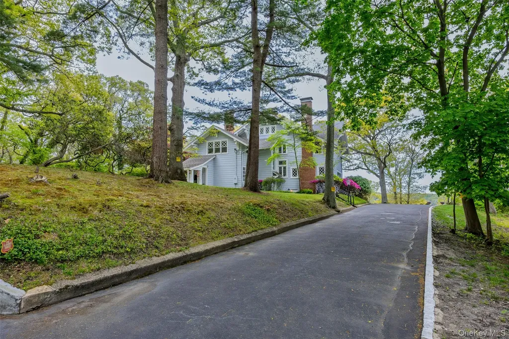 10 Pine Path Port Jefferson NY 11777