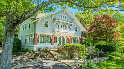 10 Pine Path Port Jefferson NY 11777
