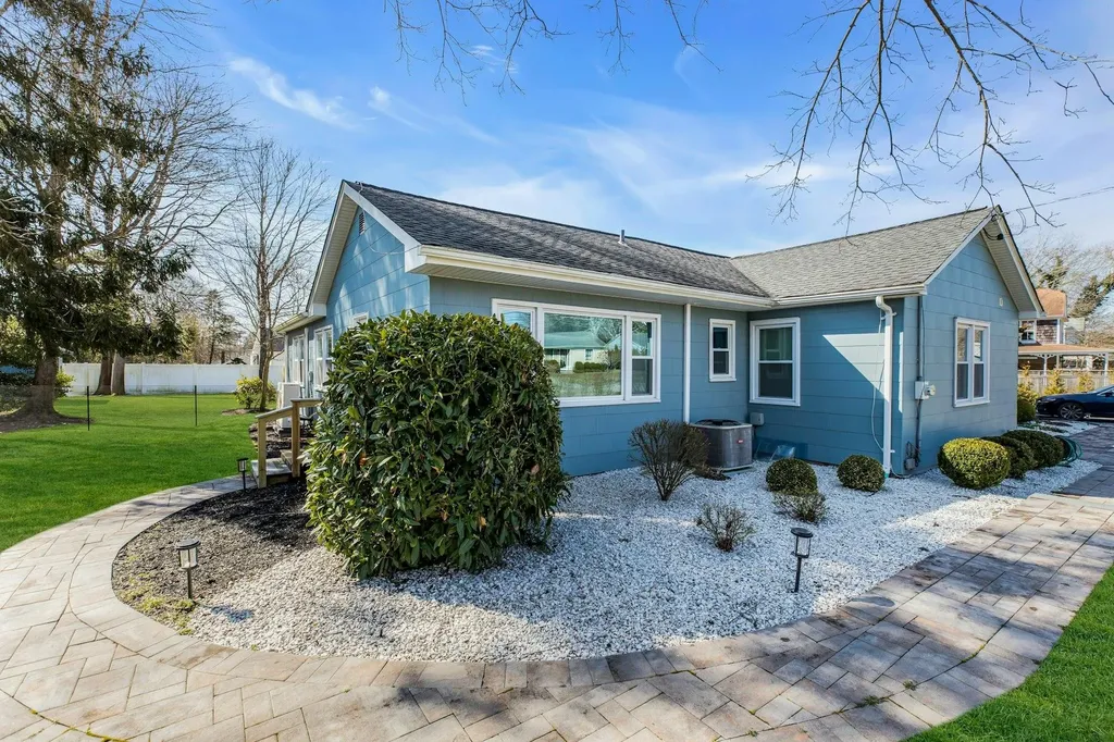 13 Argonne Road W Hampton Bays NY 11946
