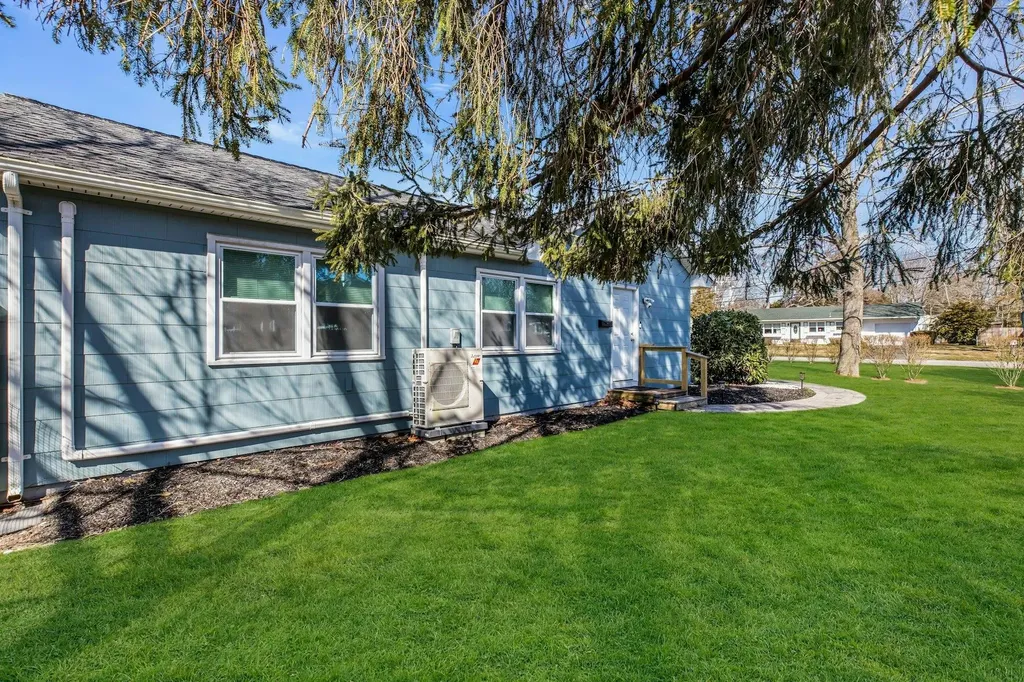 13 Argonne Road W Hampton Bays NY 11946