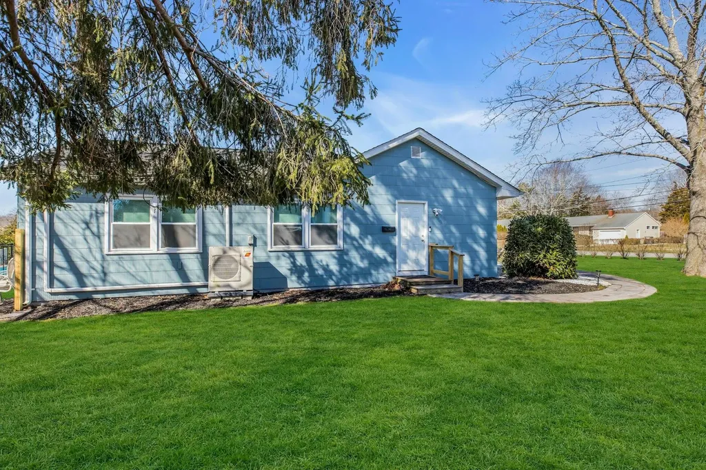 13 Argonne Road W Hampton Bays NY 11946