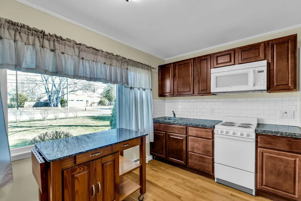 13 Argonne Road W Hampton Bays NY 11946