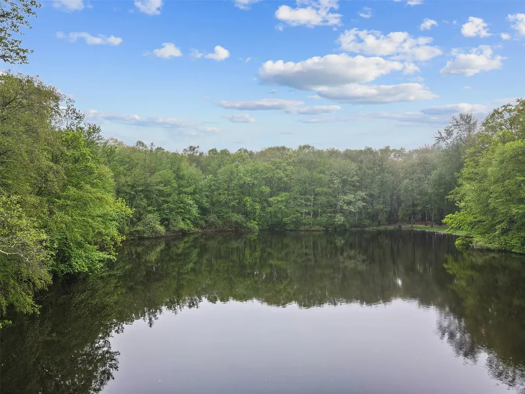8 Hemlock Hill Road Pound Ridge NY 10576
