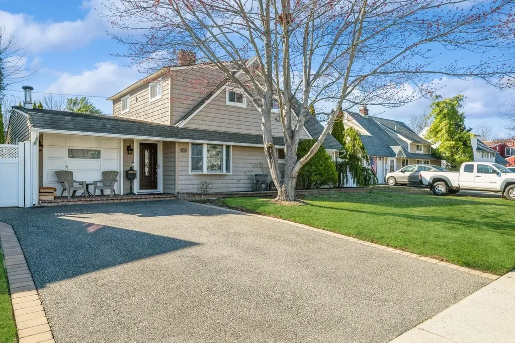 40 Mist Lane Westbury NY 11590