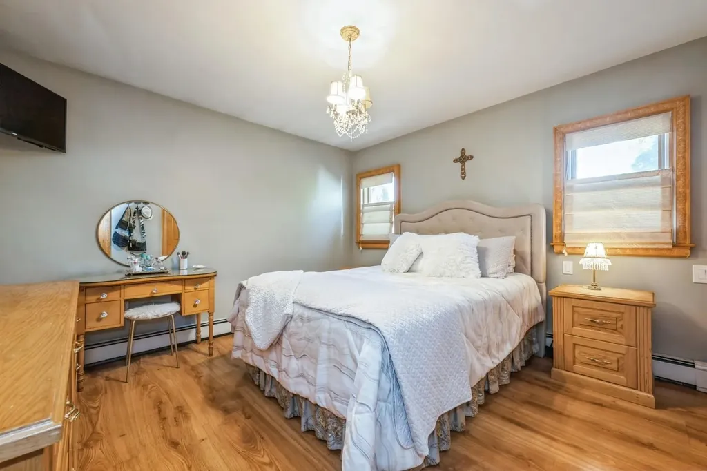 40 Mist Lane Westbury NY 11590