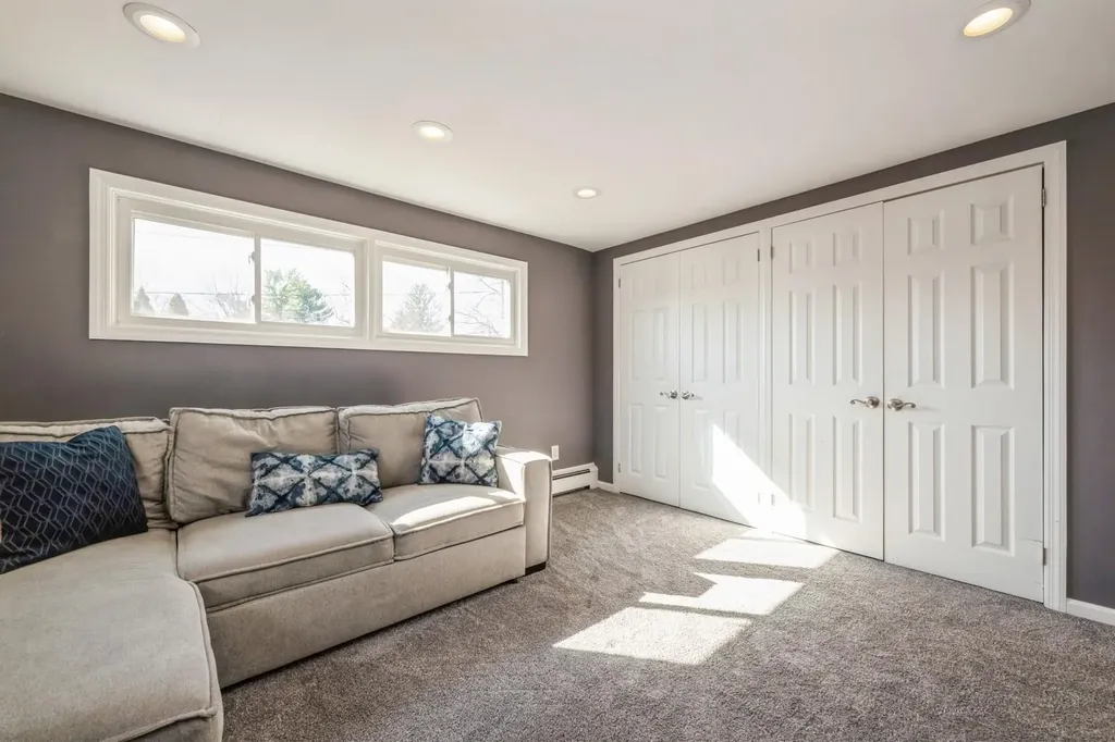 40 Mist Lane Westbury NY 11590