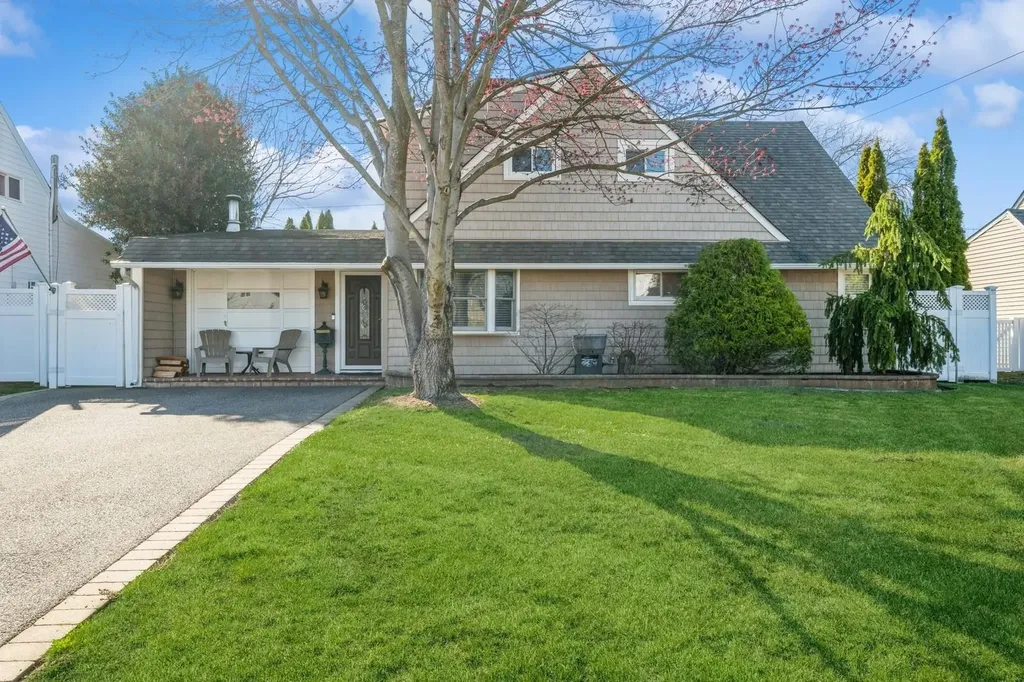 40 Mist Lane Westbury NY 11590