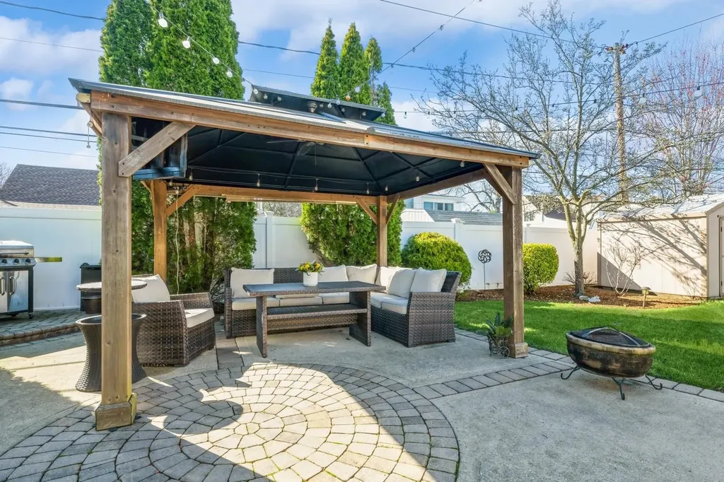 40 Mist Lane Westbury NY 11590
