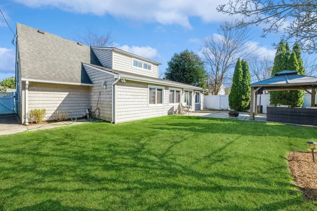 40 Mist Lane Westbury NY 11590