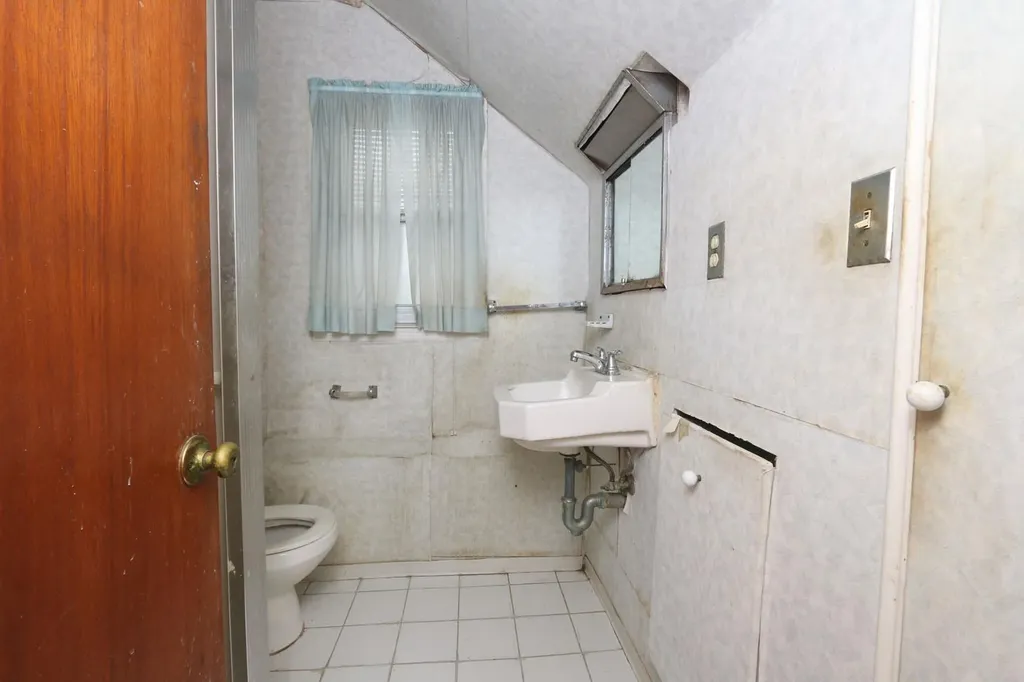 22 Primrose Drive New Hyde Park NY 11040