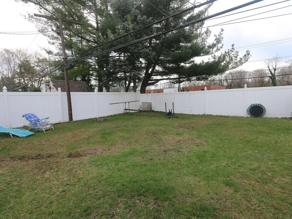 22 Primrose Drive New Hyde Park NY 11040