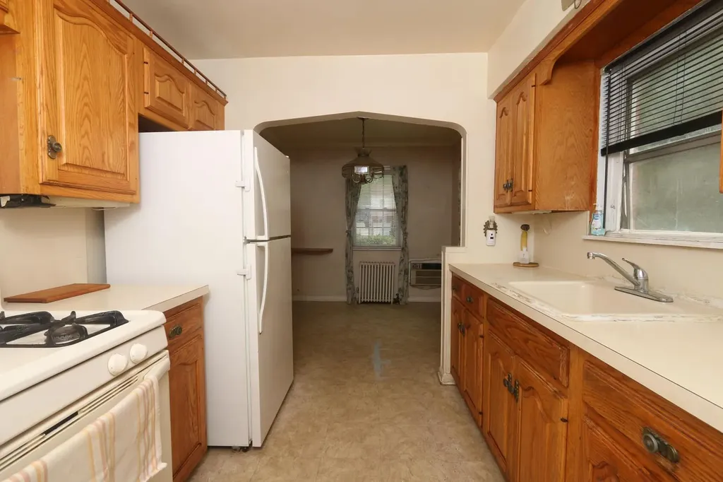 22 Primrose Drive New Hyde Park NY 11040
