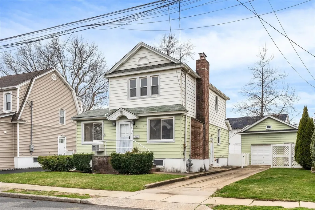 395 Hewlett Parkway Hewlett NY 11557