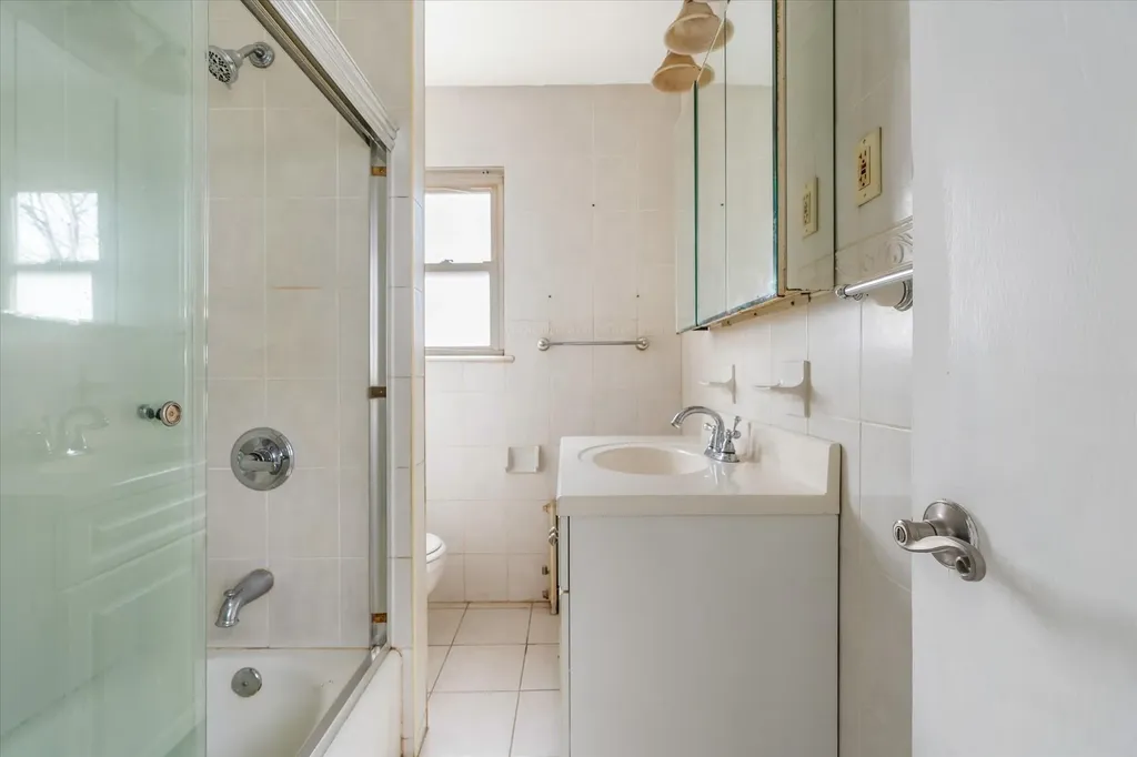 395 Hewlett Parkway Hewlett NY 11557