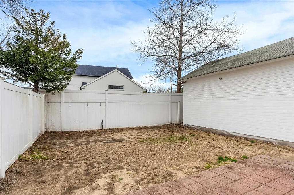 395 Hewlett Parkway Hewlett NY 11557