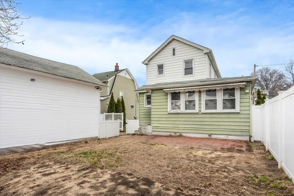 395 Hewlett Parkway Hewlett NY 11557