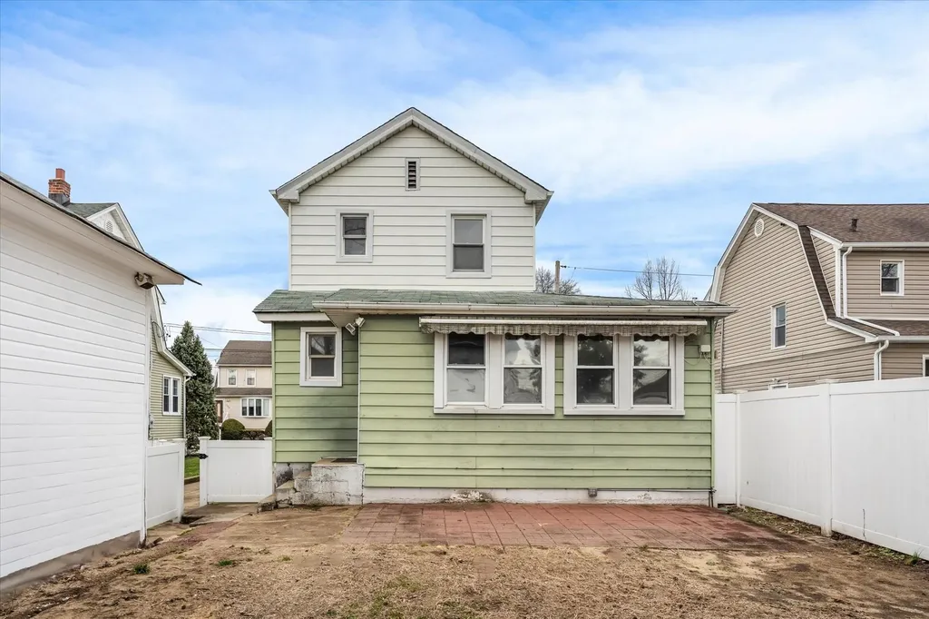 395 Hewlett Parkway Hewlett NY 11557