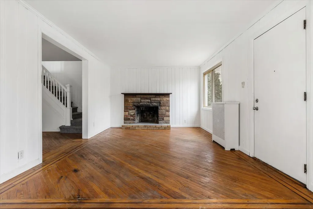 395 Hewlett Parkway Hewlett NY 11557