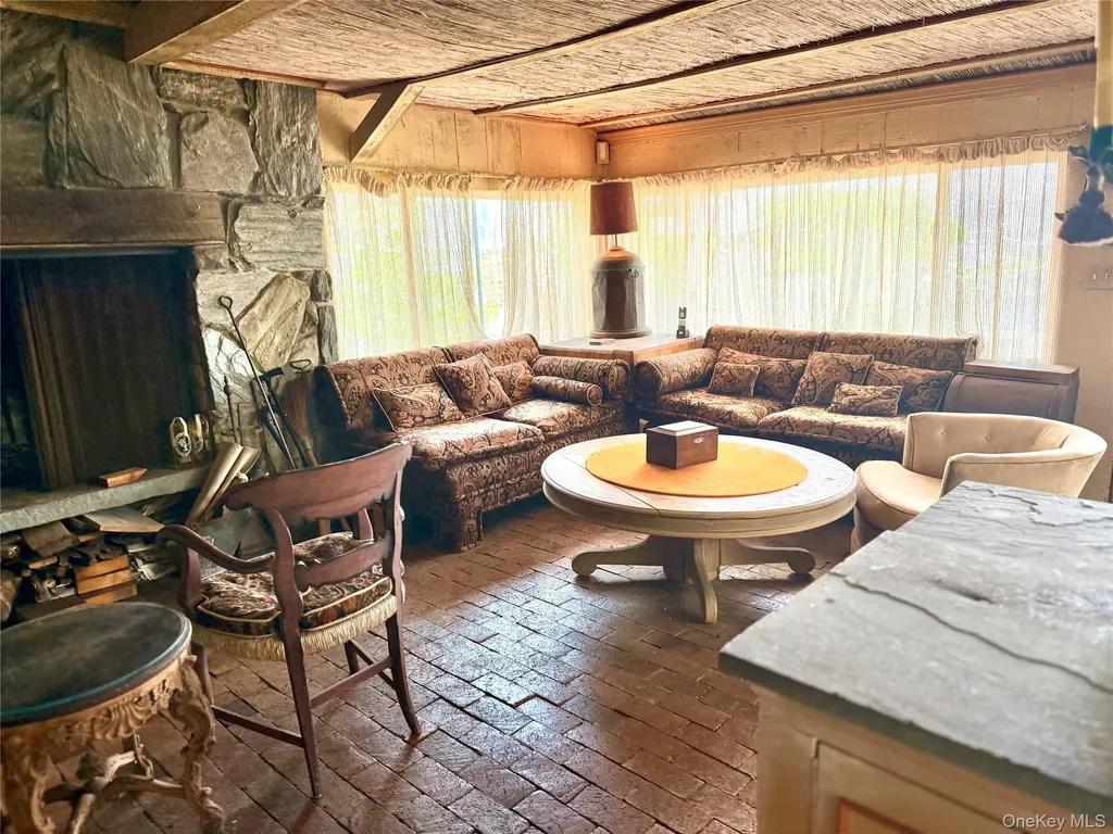 335 Arthur Street Freeport NY 11520