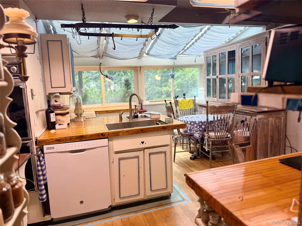 335 Arthur Street Freeport NY 11520