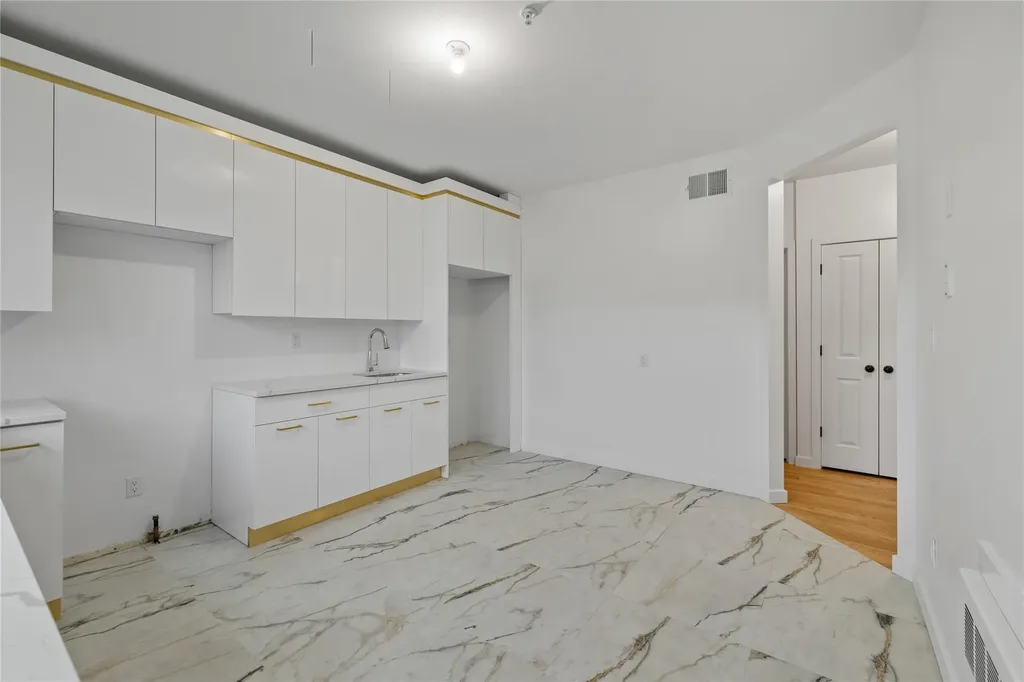 151 Blauvelt Road Monsey NY 10952