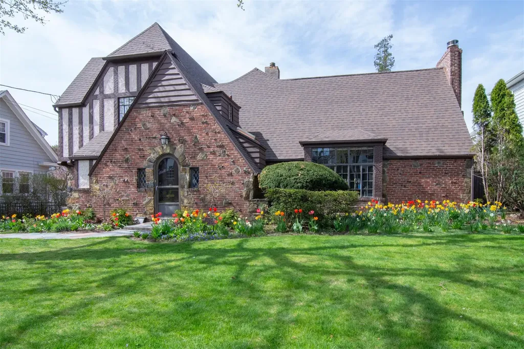 125 Reed Avenue Pelham NY 10803