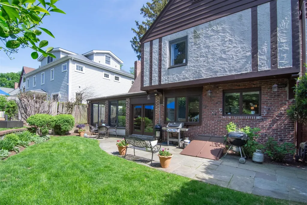 125 Reed Avenue Pelham NY 10803