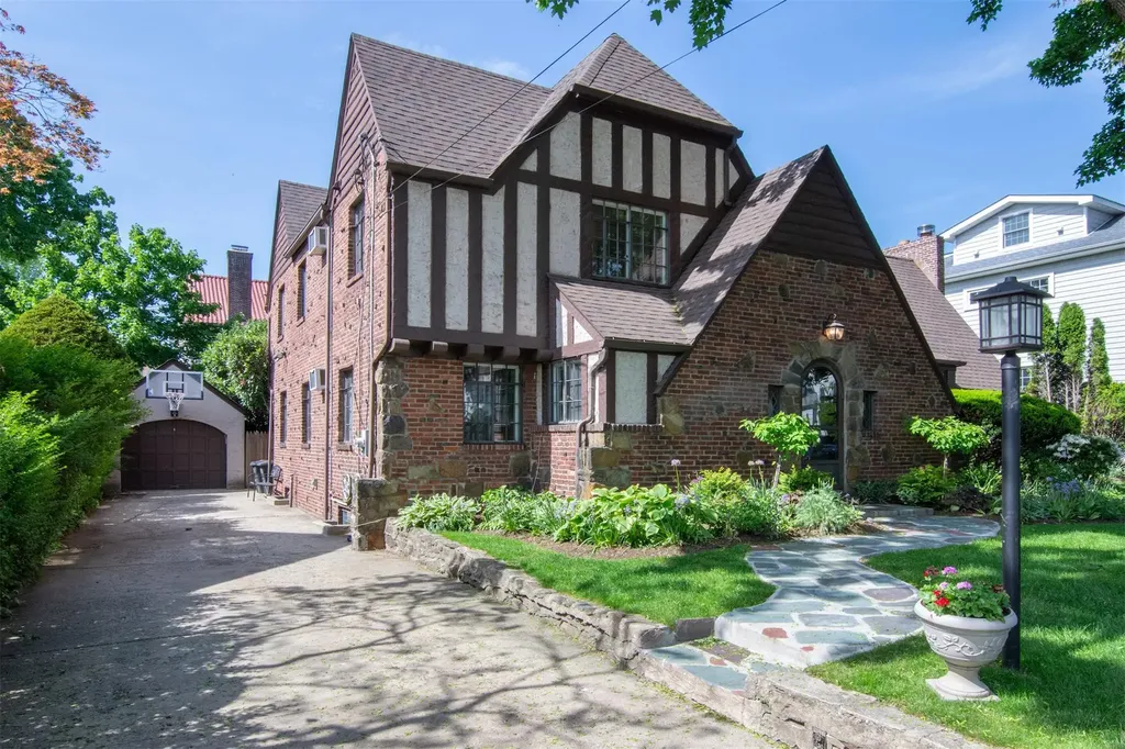 125 Reed Avenue Pelham NY 10803