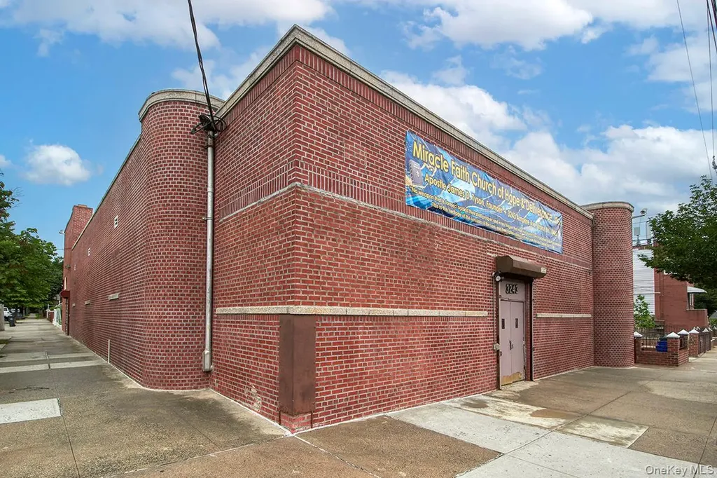 3243 Ampere Avenue Bronx NY 10465