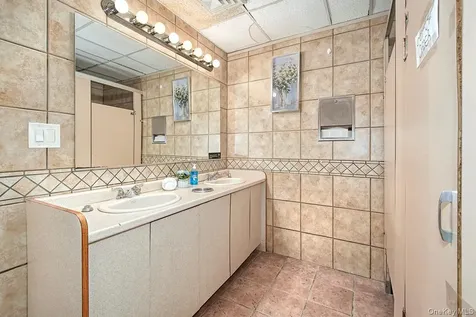 3243 Ampere Avenue Bronx NY 10465