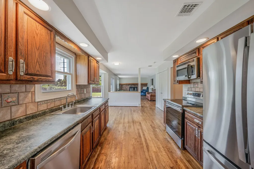 44 Vineyard Way Mount Sinai NY 11766