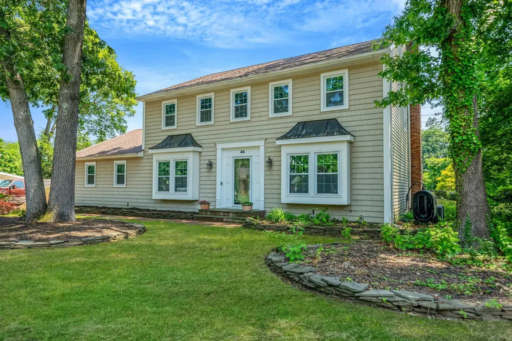 44 Vineyard Way Mount Sinai NY 11766