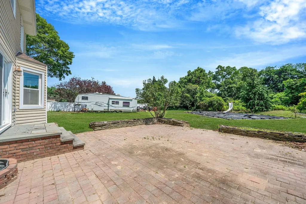 44 Vineyard Way Mount Sinai NY 11766