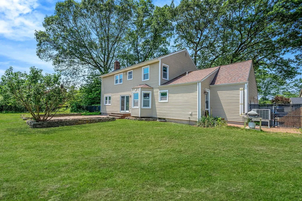 44 Vineyard Way Mount Sinai NY 11766