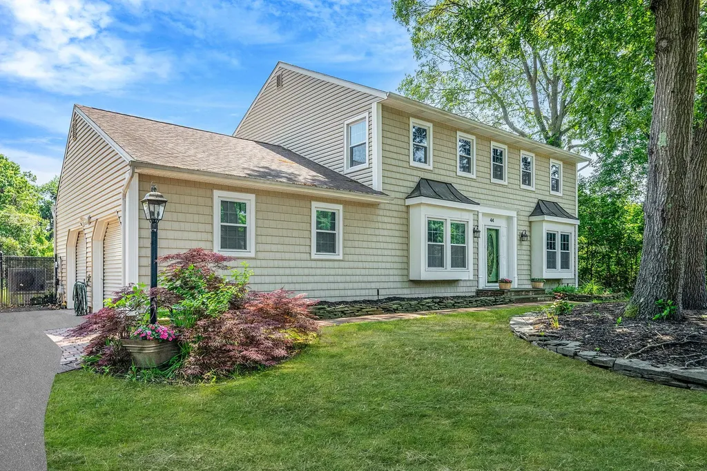 44 Vineyard Way Mount Sinai NY 11766