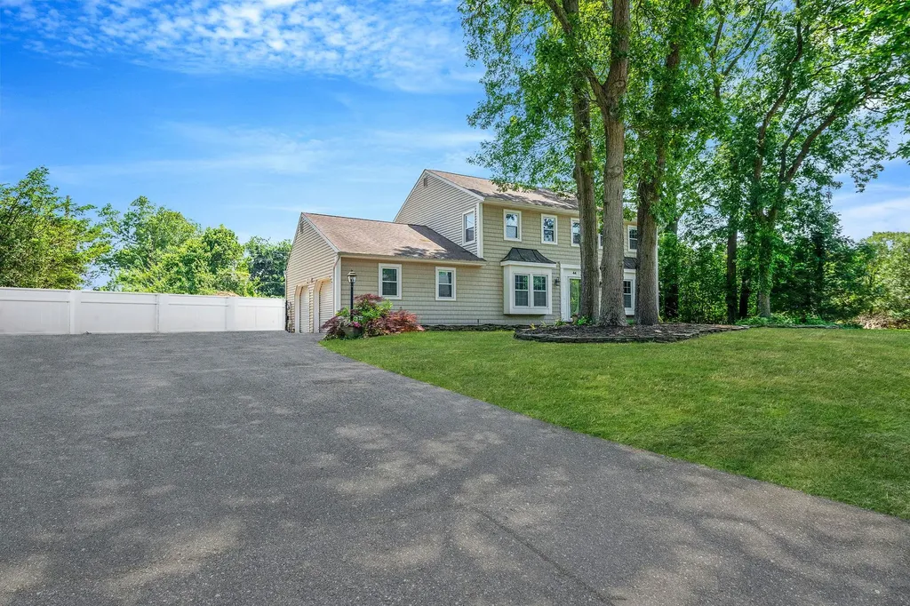 44 Vineyard Way Mount Sinai NY 11766