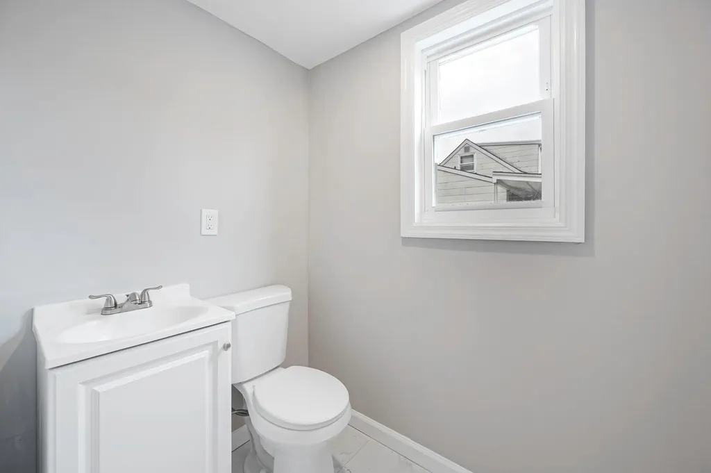 116 Amsterdam Avenue West Babylon NY 11704