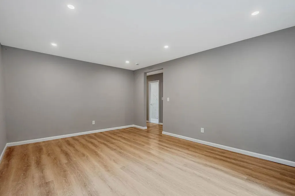 116 Amsterdam Avenue West Babylon NY 11704