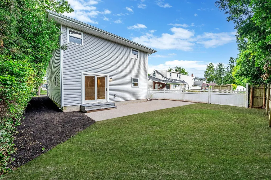 116 Amsterdam Avenue West Babylon NY 11704