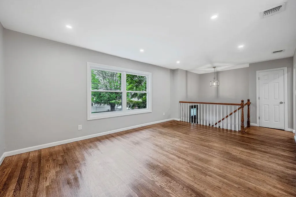 116 Amsterdam Avenue West Babylon NY 11704