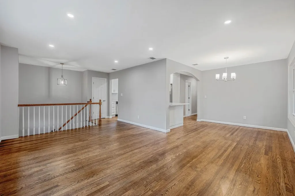 116 Amsterdam Avenue West Babylon NY 11704