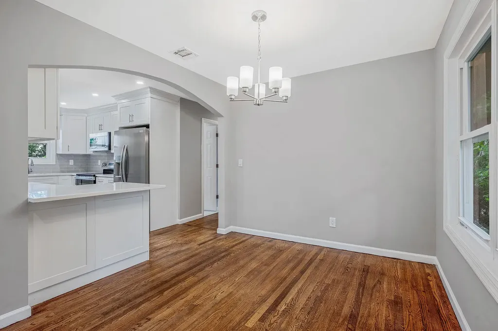 116 Amsterdam Avenue West Babylon NY 11704