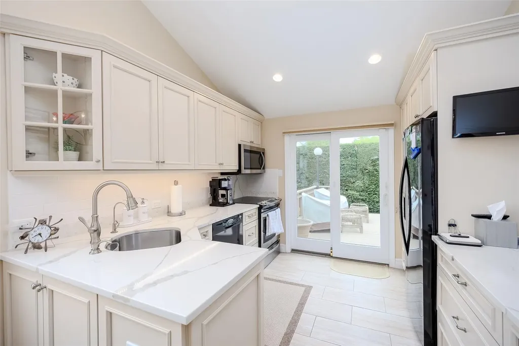 36 Randy Lane Plainview NY 11803
